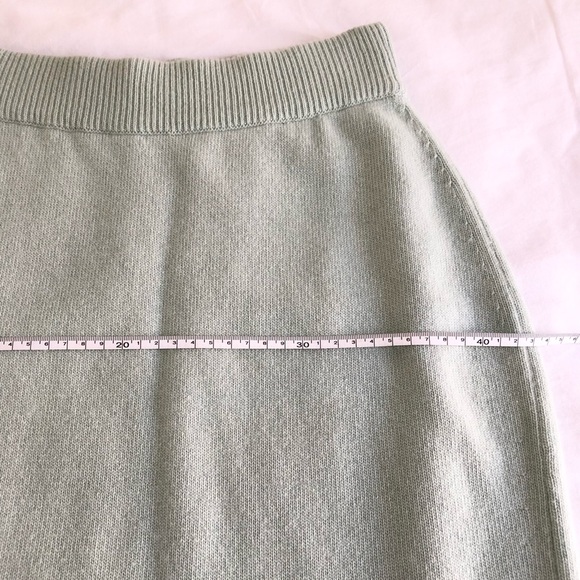 💚Vintage Chanel sage green cashmere skirt🍀 - Picture 5 of 9